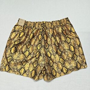 Nike Dri-Fit Rebel Fly Shorts NWT Womens Size 2XL Gold Snake Pocket‎